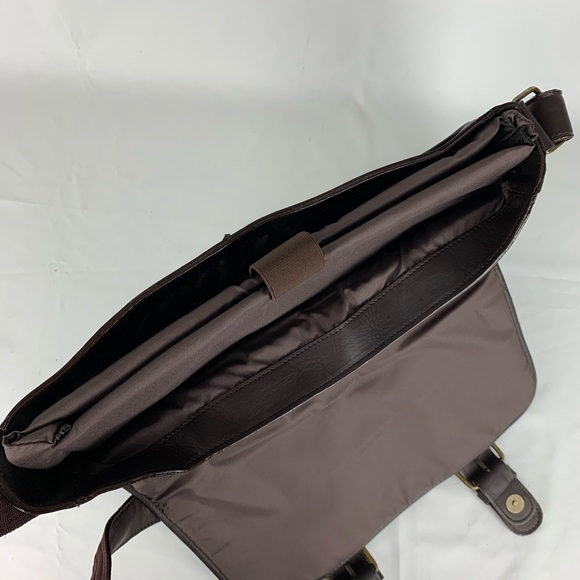 Claire Chase Sorrento Computer Messenger Bag NWT - Picture 6 of 8